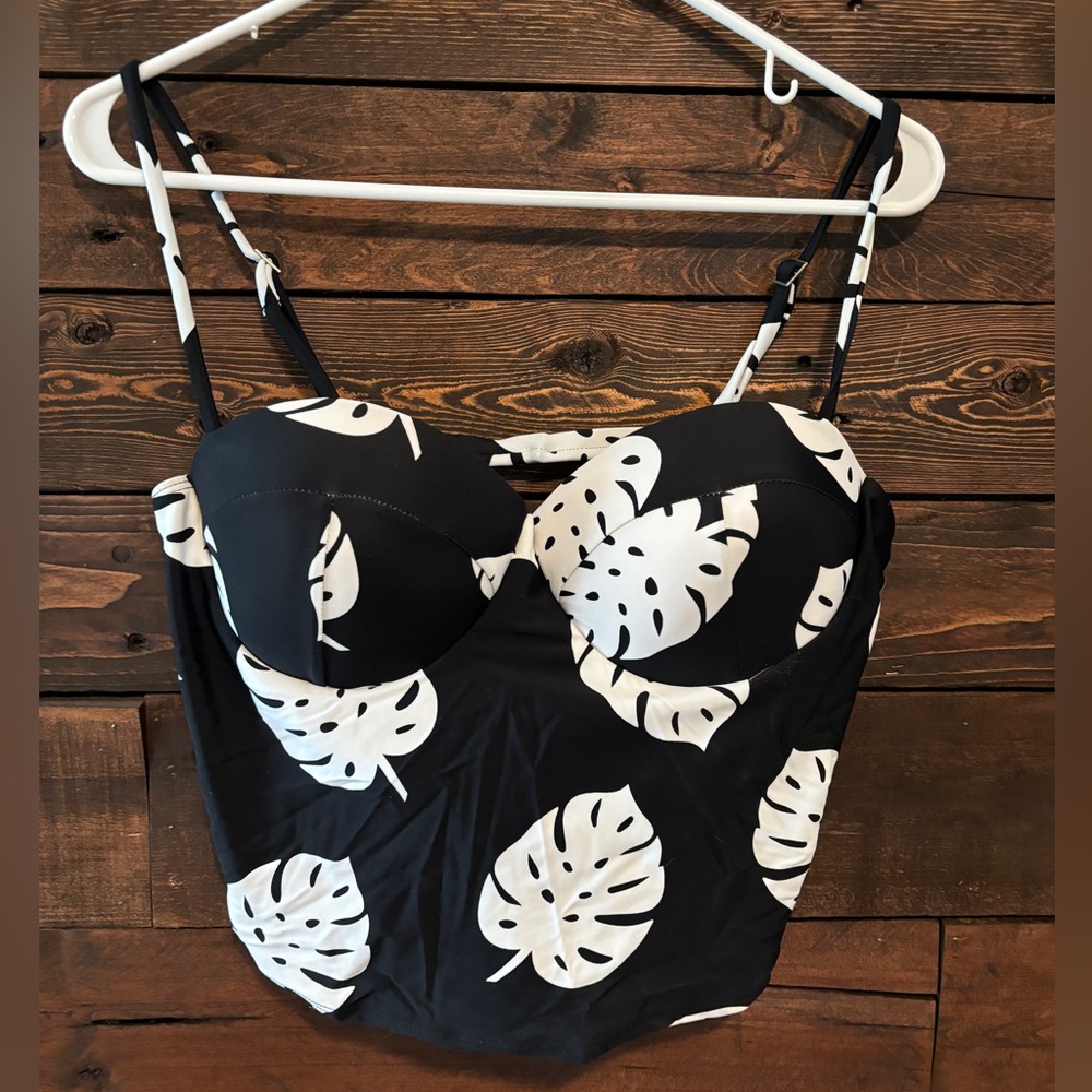 Janela Bay swim top